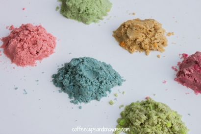 Comment faire de couleur sable, tasses à café et crayons de couleur