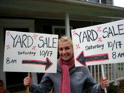 How To Creative-Yard Sale Zeichen machen, die Aufmerksamkeit auf sich ziehen - wirklich funktionieren, die im Haushalt Führer