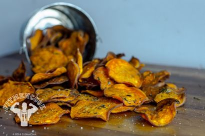 Wie man knusprig gebackene Süßkartoffel-Chips, Fit Männer Koch