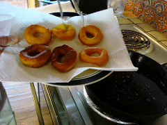 Comment faire Donuts l'aide d'un tube Biscuits