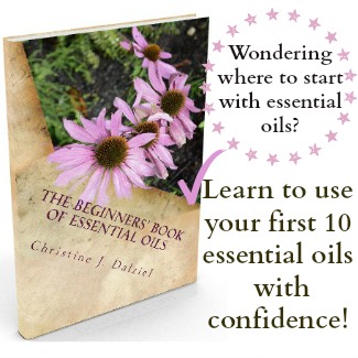 Comment faire les huiles essentielles et hydrolats florales de votre propre jardin, Joybilee Ferme