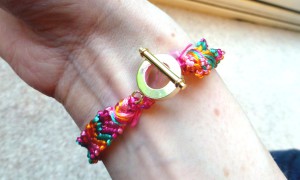 Comment faire des bracelets d'amitié - Blog Hobbycraft