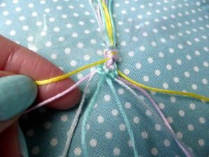 Comment faire des bracelets d'amitié - Blog Hobbycraft