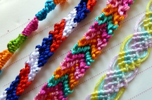 Comment faire des bracelets d'amitié - Blog Hobbycraft
