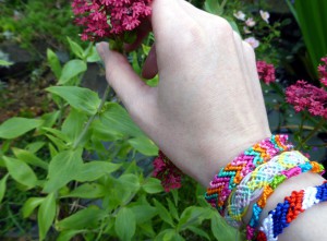 Comment faire des bracelets d'amitié - Blog Hobbycraft