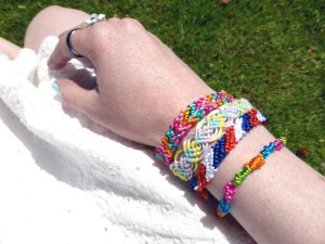 Comment faire des bracelets d'amitié - Blog Hobbycraft