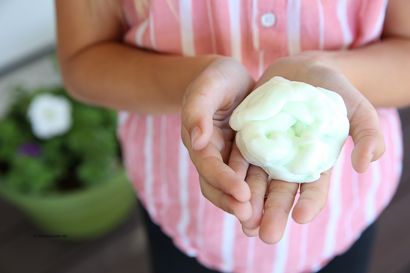 Comment faire Phosphorescent Slime noir avec cette recette facile Slime