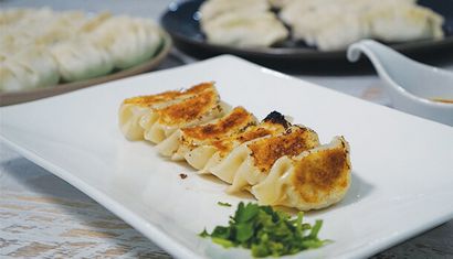 Comment faire Gyoza, recette japonaise Fried Dumplings, HuffPost