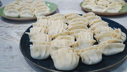 Wie man Gyoza, Japanisch Fried Knödel Rezept, HuffPost