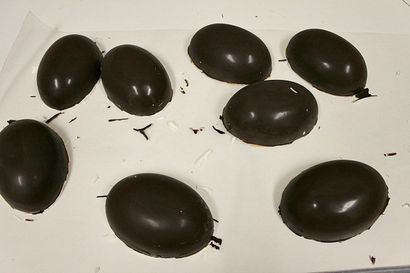Wie man hohle Schokoladenostereier