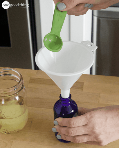 Comment faire Homemade huile de girofle pour lutter contre la moisissure - Une bonne chose par Jillee (comment faire plus propre moule maison) Comment faire Homemade huile de girofle pour lutter contre la moisissure - Une bonne chose par Jillee