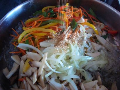 Wie man Jap Chae - Korean Glasnudeln mit Gemüse Rezepte