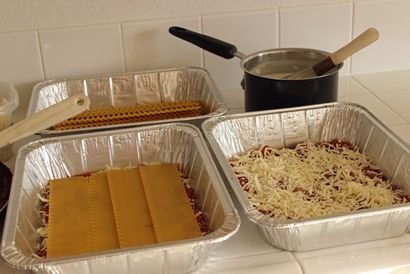 Wie man Lasagna für den Gefrierschrank