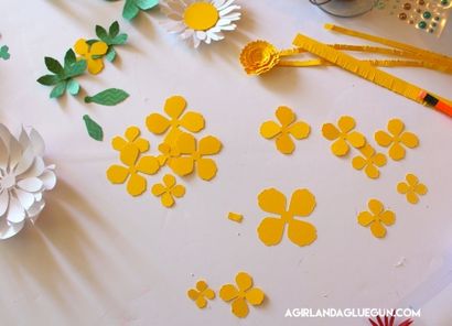 Comment faire des fleurs en papier - Une fille et un pistolet à colle