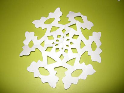 Comment faire des flocons de neige en papier