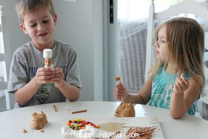 Comment faire le beurre d'arachide pâte à modeler, tasses à café et crayons de couleur