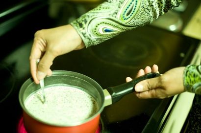 Wie perfekt Indian Kadak Chai, Koch und STEWARD® machen