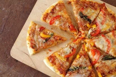 Wie macht man Pizza zu Hause - Selbst gemachte Pizza-Rezept - Easy Pizza-Rezept