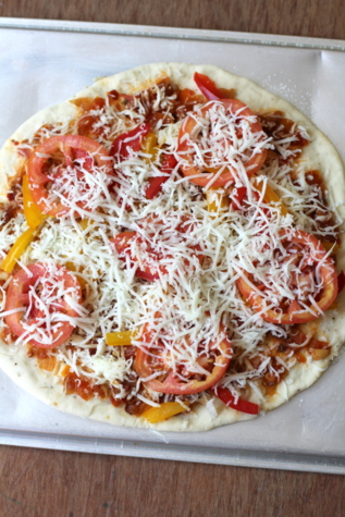 Wie macht man Pizza zu Hause - Selbst gemachte Pizza-Rezept - Easy Pizza-Rezept