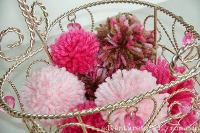 Wie Pom Poms aus Garn herzustellen - Abenteuer eines DIY Mom