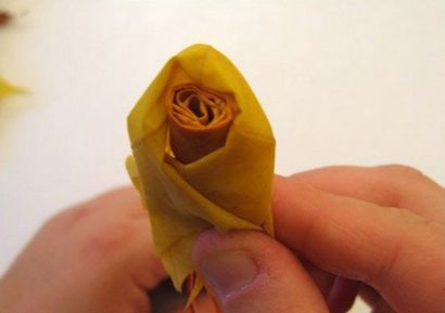 Wie man Hübsche Rosen aus Ahorn-Blätter Stellen