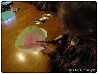 Comment faire suncatcher de poissons arc-en-utilisant de vieux CD