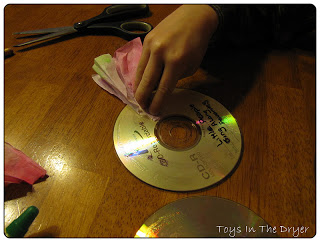 Comment faire suncatcher de poissons arc-en-utilisant de vieux CD