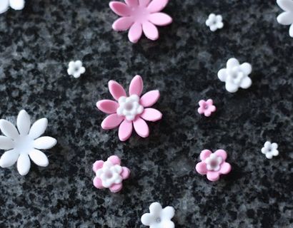 Comment faire des fleurs simples - sugarpaste gâteaux, fait cuire au four - biscuits