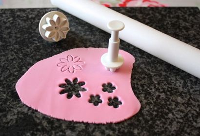 Comment faire des fleurs simples - sugarpaste gâteaux, fait cuire au four - biscuits