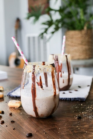 Wie man Starbucks Eiskaffee Getränke wie zu Hause Ihre Craving zu Befriedigen