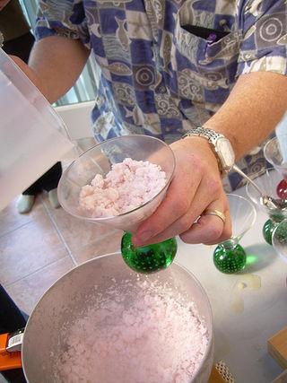 Comment faire de Super-Cool Party Frozen Cocktails avec l'azote liquide 9 étapes