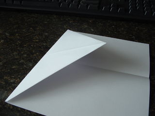 Comment faire le meilleur avion en papier le Harrier 8 étapes