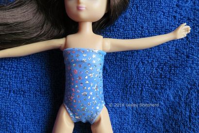 Wie einfach Badeanzug Styles für eine Puppe Make Drei