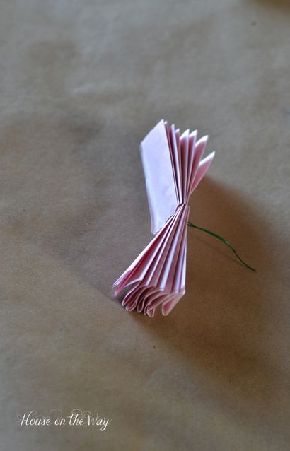 Comment fabriquer du papier tissu pompons en différentes tailles - Maison sur la voie