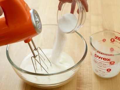 Comment faire la crème fouettée 8 façons - vaisselle Allrecipes