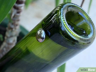 Wie man Weinflasche Pflanze Waterer (mit Bildern)