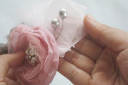 Comment faire votre Do It Yourself Fabric Flower Fascinator