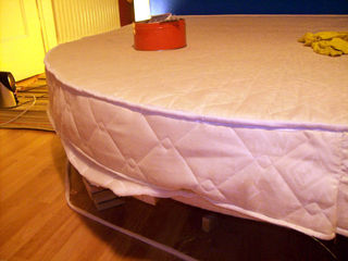 Comment faire votre mousse ronde matelas (ou toute autre forme) 4 étapes (faire) Comment faire votre mousse ronde matelas (ou toute autre forme) 4 étapes