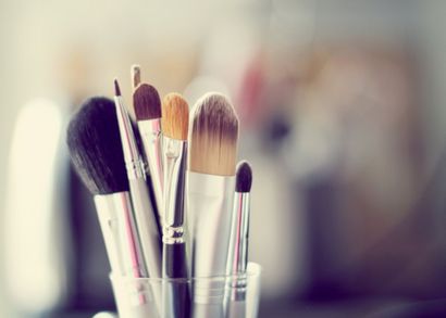 Wie Sie Ihr Makeup Längere Bürsten Last, StyleCaster