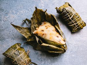 Wie man Zongzi, Chinesisch Sticky Rice Knödel, SAVEUR