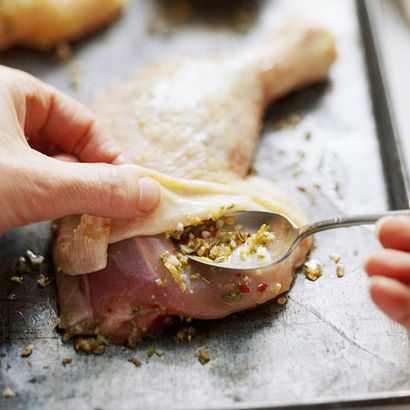 Wie man im Ofen backen Hühnerbeine und Hühner Quarters