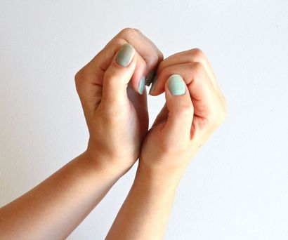Comment peindre vos ongles 9 étapes (avec photos)