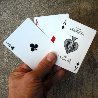 Comment faire pour effectuer le changement Trick Card Ace