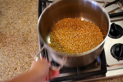 Comment Pop pop-corn sur la cuisinière