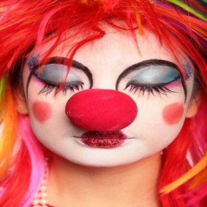 So platzieren Sie auf Clown Make-up
