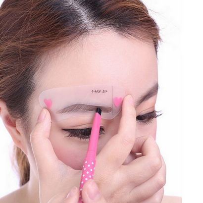 Comment former vos sourcils avec une lame de rasoir