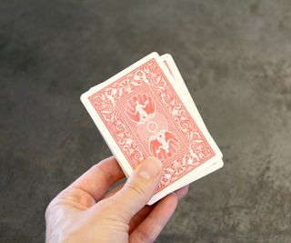 Comment battre les cartes 5 étapes (avec photos)