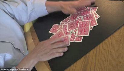 Comment mélanger les cartes comme un pro montré par un mathématicien, Daily Mail en ligne