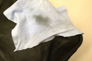 Comment arrêter le cuir de faire tache sur les vêtements avec des couleurs claires - Lifehacks Stack échange