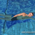 Wie die Brustschwimmtechnik schwimmen